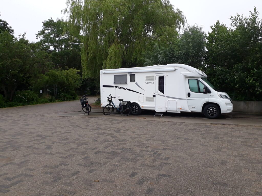 Foto: camper op parkeerplaats